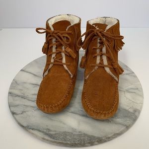 minnetonka leather fringe booties